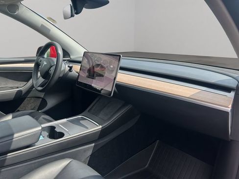 Used 2023 Tesla Model Y Long Range AWD/4WD image 23