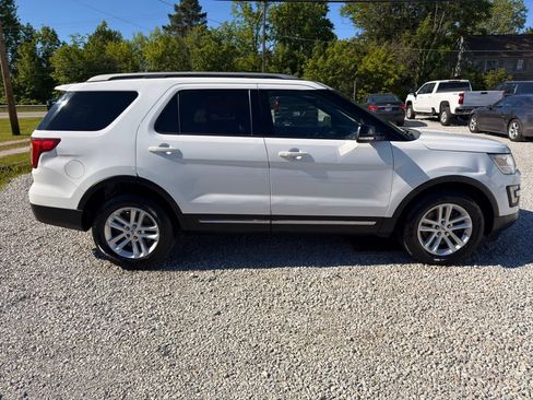 Used 2017 Ford Explorer XLT FWD image 7