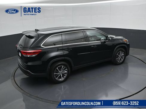 Used 2019 Toyota Highlander XLE AWD/4WD image 51