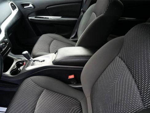 Used 2019 Dodge Journey SE w/ Connectivity Group FWD image 14