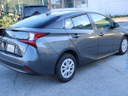 Used 2022 Toyota Prius L Eco image 4