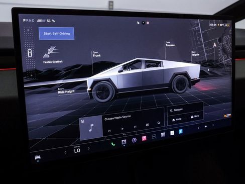 Used 2025 Tesla Cybertruck AWD Crew Cab image 31