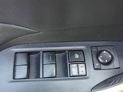 Used 2022 Toyota RAV4 LE FWD image 10