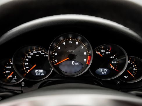 Used 2010 Porsche 911 GT3 RWD image 11