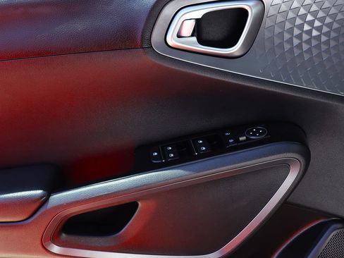 Used 2020 Kia Soul GT-Line FWD image 41