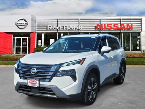 New 2025 Nissan Rogue SL w/ Tech Package AWD/4WD image 4