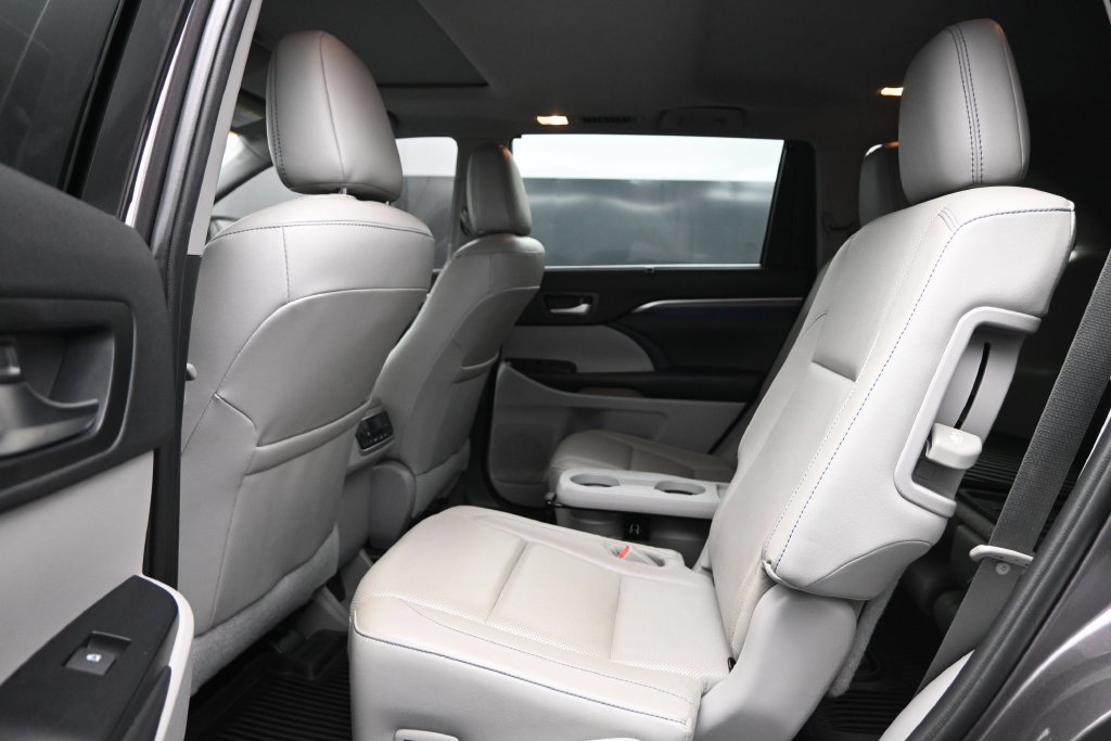 Used 2019 Toyota Highlander Limited AWD/4WD image 10
