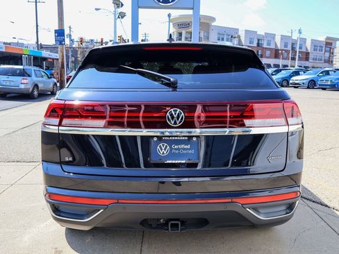 Certified 2025 Volkswagen Atlas Cross Sport SE image 4