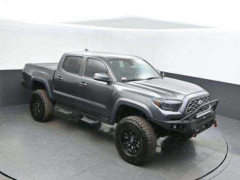Used 2020 Toyota Tacoma TRD Off-Road image 1