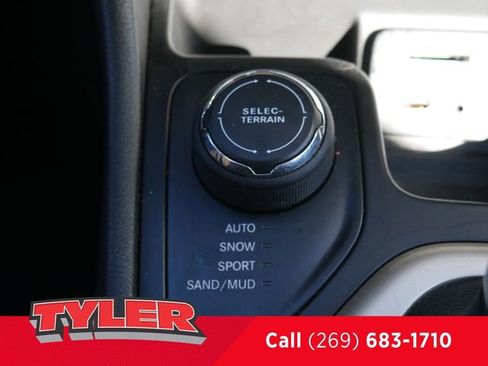 Used 2015 Jeep Cherokee Latitude w/ Cold Weather Group image 34