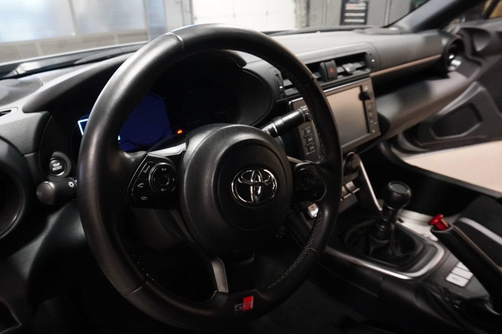 Used 2023 Toyota GR86 w/ ALL Weather Mat Package (TMS) RWD image 13