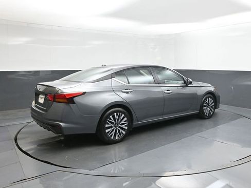 Used 2025 Nissan Altima 2.5 SV image 8