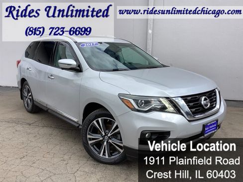Used 2017 Nissan Pathfinder Platinum w/ Family Entertainment Package AWD/4WD image 2