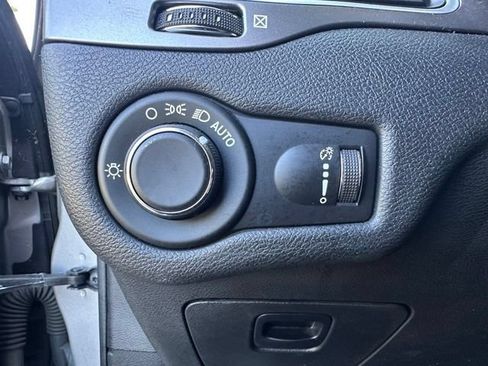 Used 2020 Jeep Cherokee Latitude FWD image 23