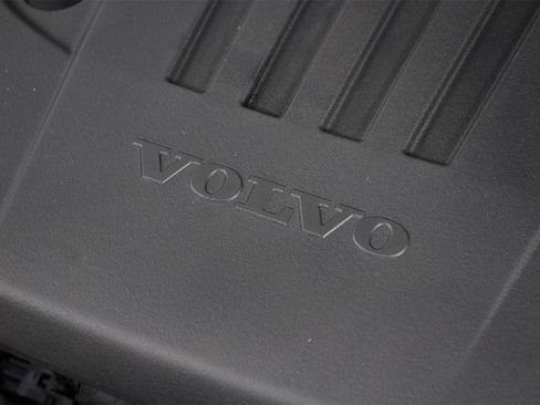 Certified 2025 Volvo XC60 B5 Plus image 25