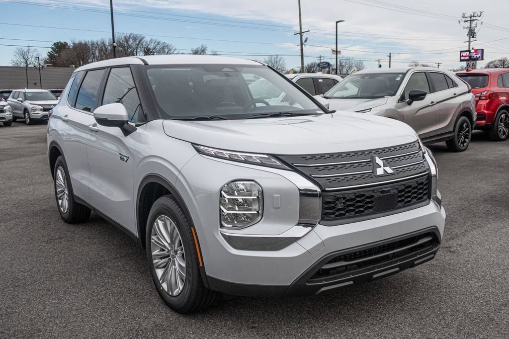 Used 2025 Mitsubishi Outlander ES AWD/4WD image 6