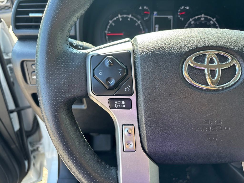 Used 2020 Toyota 4Runner SR5 Premium w/ Moonroof Package RWD image 19