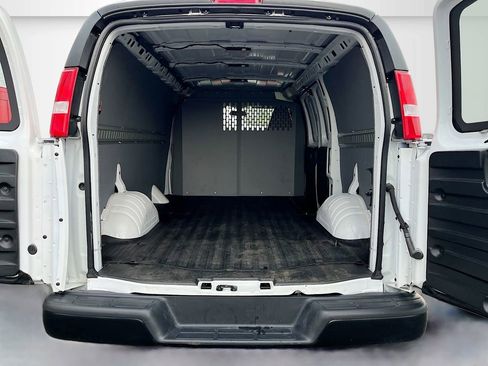 Used 2025 Chevrolet Express 2500 w/ Driver Convenience Package image 23
