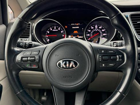 Used 2017 Kia Sedona EX FWD image 12