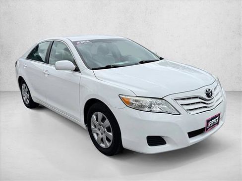 Used 2011 Toyota Camry LE FWD image 3