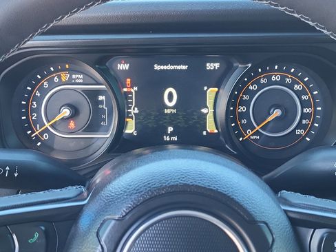 New 2025 Jeep Gladiator High Tide image 11