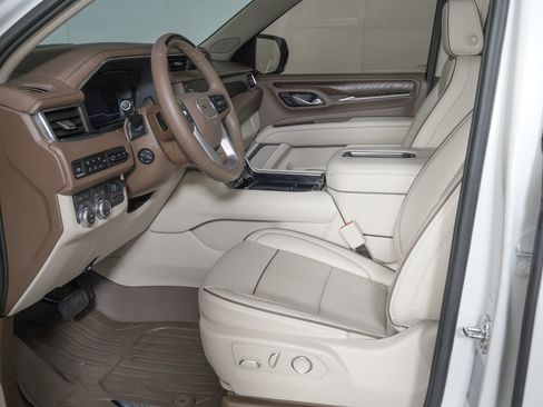 Used 2024 GMC Yukon Denali w/ Denali Reserve Package image 16