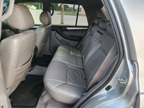 Used 2005 Toyota 4Runner SR5 AWD/4WD image 12