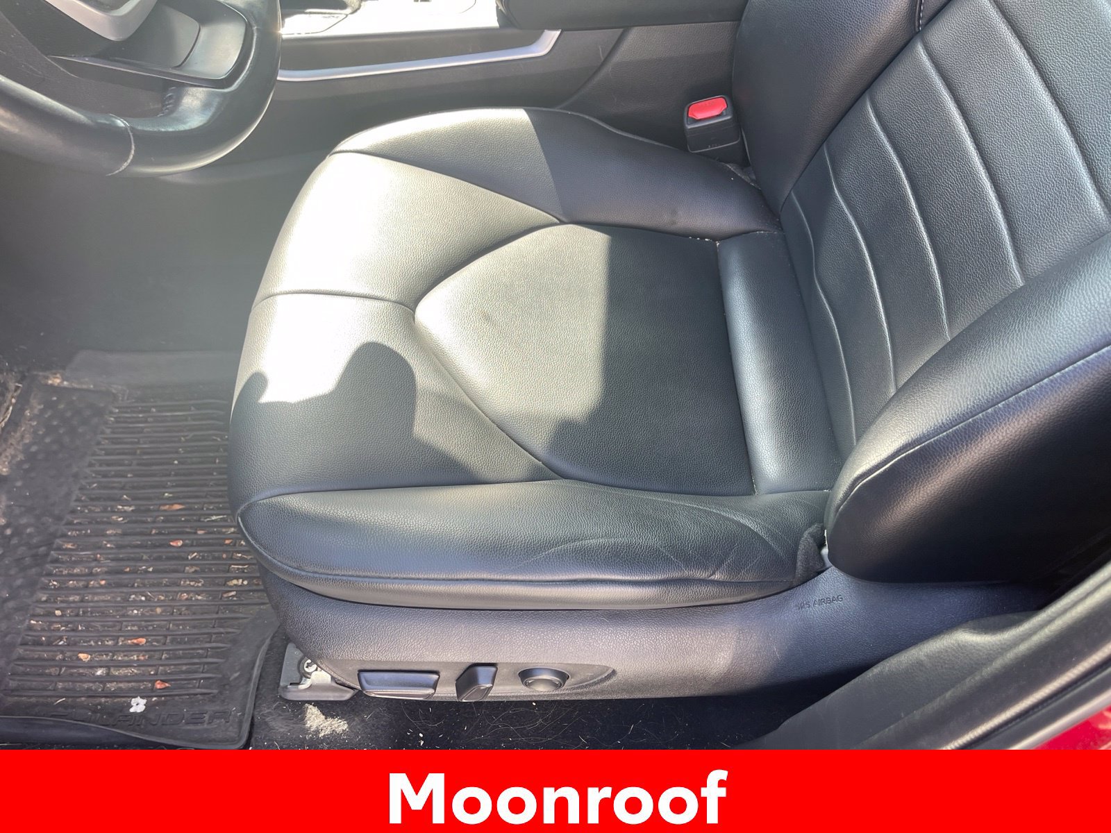 Used 2022 Toyota Highlander XLE FWD image 14