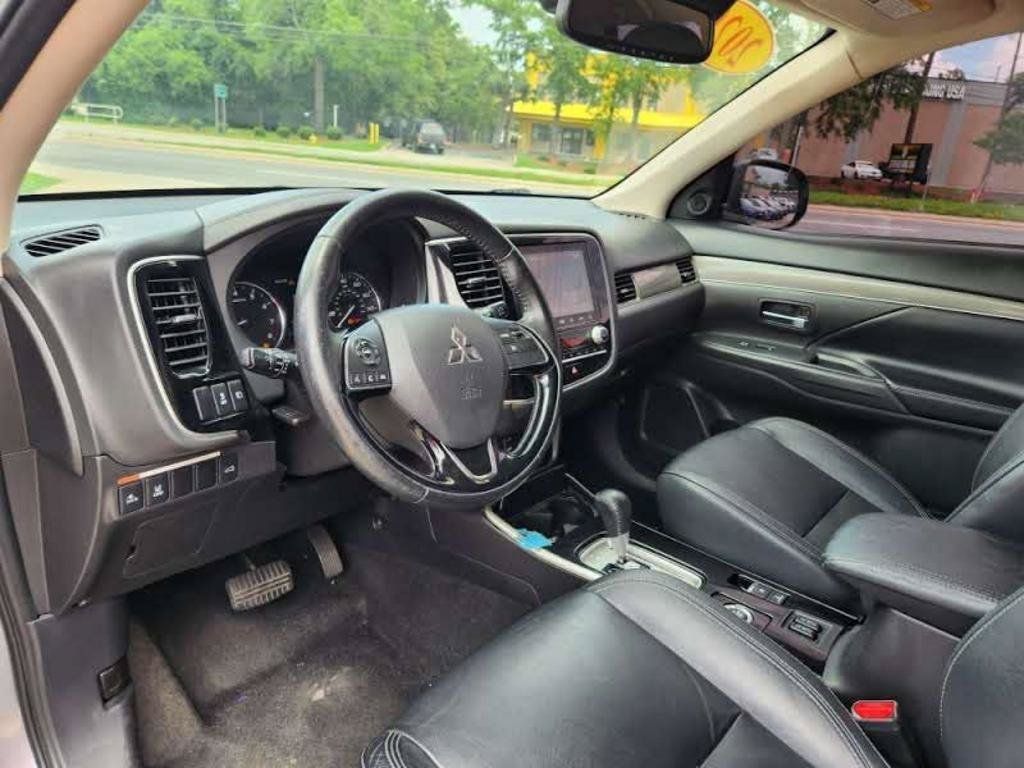 Used 2020 Mitsubishi Outlander SE AWD/4WD image 12