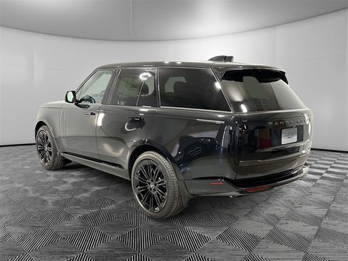 New 2025 Land Rover Range Rover SE image 3