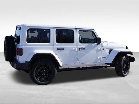 Certified 2025 Jeep Wrangler Unlimited Sahara w/ Safety Group image 4