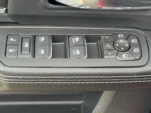 New 2026 RAM 2500 Laramie AWD/4WD image 12