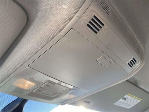 Used 2019 Volkswagen Tiguan SE image 29