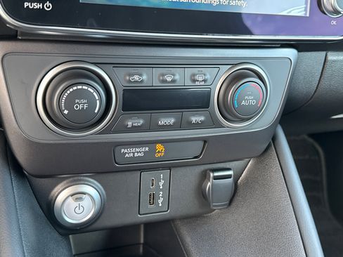 Used 2025 Nissan Leaf S image 31