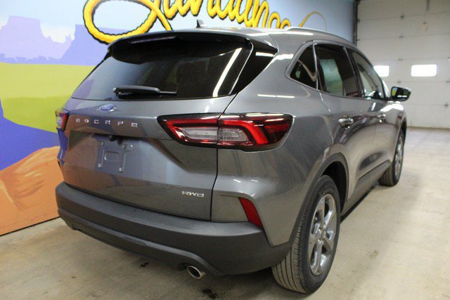 Used 2025 Ford Escape ST-Line Select AWD/4WD image 4