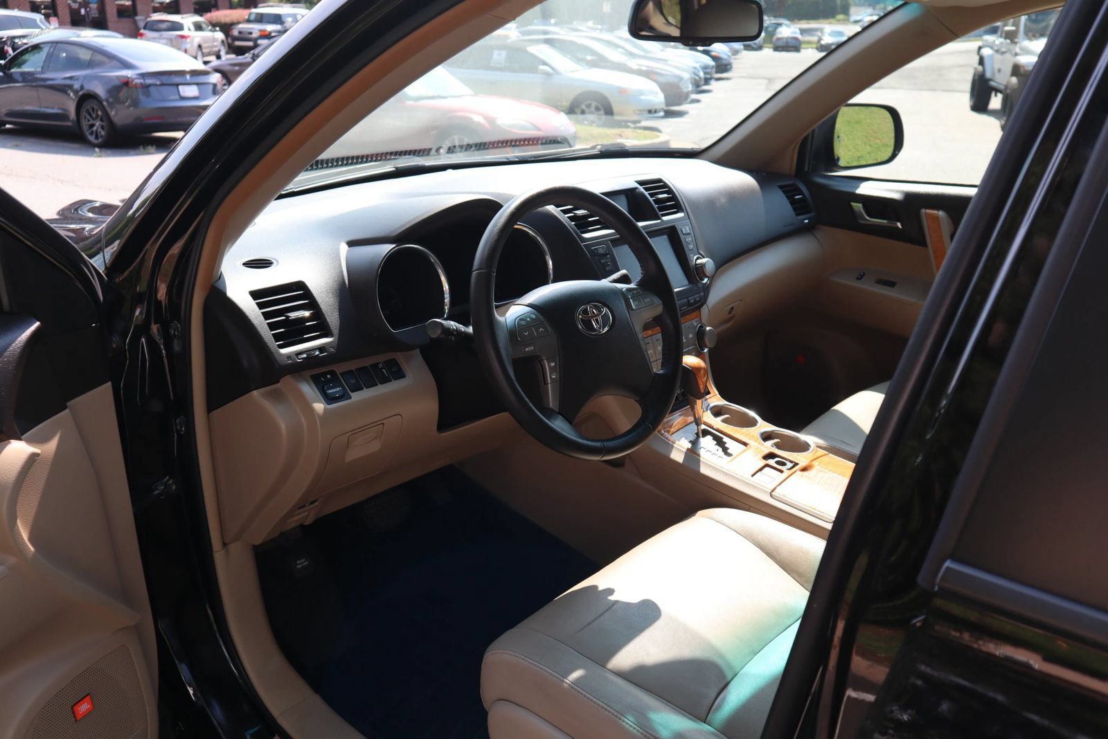 Used 2010 Toyota Highlander Limited AWD/4WD image 8