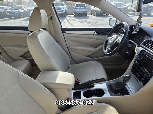 Used 2013 Volkswagen Passat TDI SE image 11