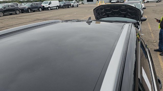 Used 2024 Ford Edge SEL w/ Convenience Package AWD/4WD image 3