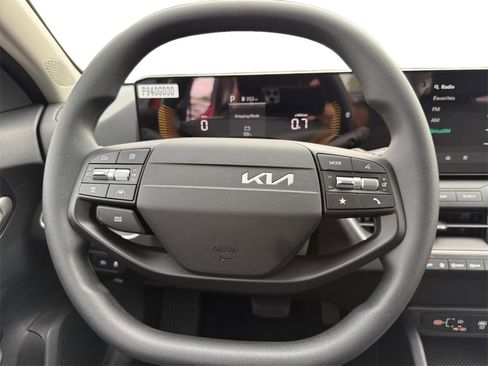 New 2025 Kia K4 LXS image 12