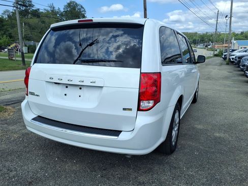 Used 2018 Dodge Grand Caravan SE w/ UConnect Hands-Free Group FWD image 3