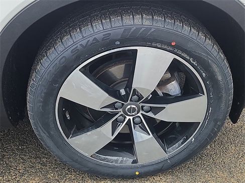 Used 2020 Volvo XC40 T5 Momentum w/ Protection Package Premier image 10