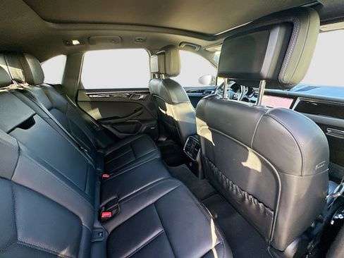 Used 2022 Porsche Macan image 31