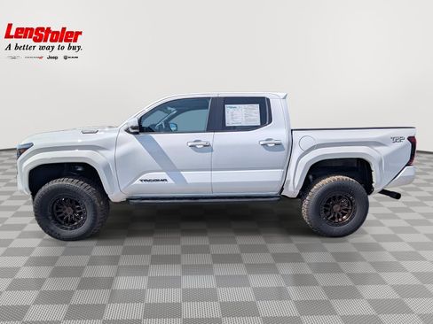 Used 2025 Toyota Tacoma TRD Sport w/ TRD Sport Upgrade Package AWD/4WD image 2