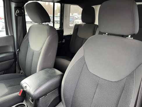Used 2017 Jeep Wrangler Unlimited Sport image 10