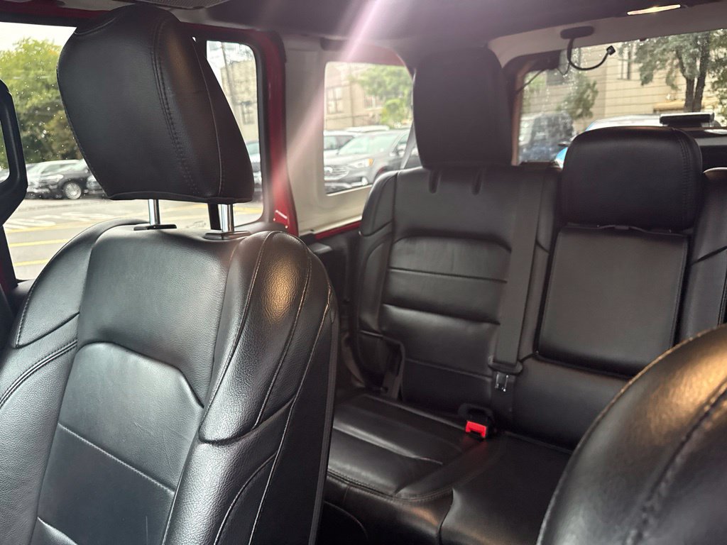 Used 2021 Jeep Wrangler Unlimited Sahara AWD/4WD image 13