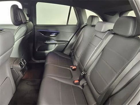 Used 2025 Mercedes-Benz GLC 300 4MATIC image 40