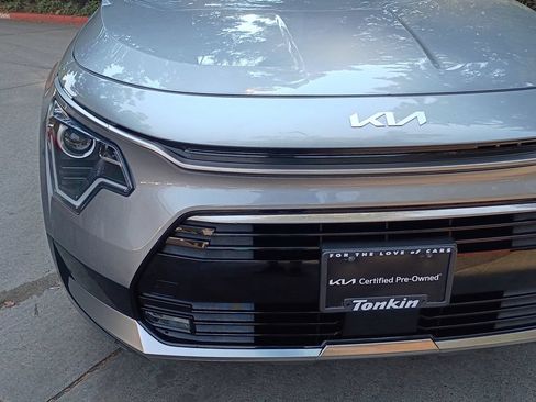 Certified 2025 Kia Niro EX Touring FWD image 11