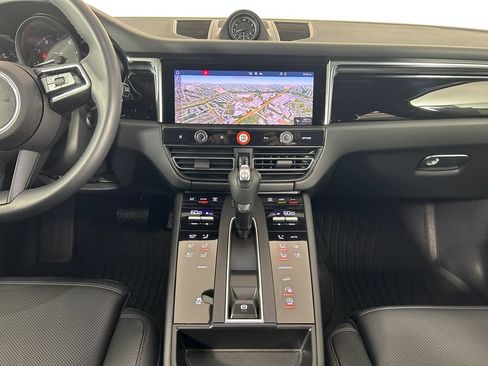 Used 2025 Porsche Macan AWD/4WD image 18