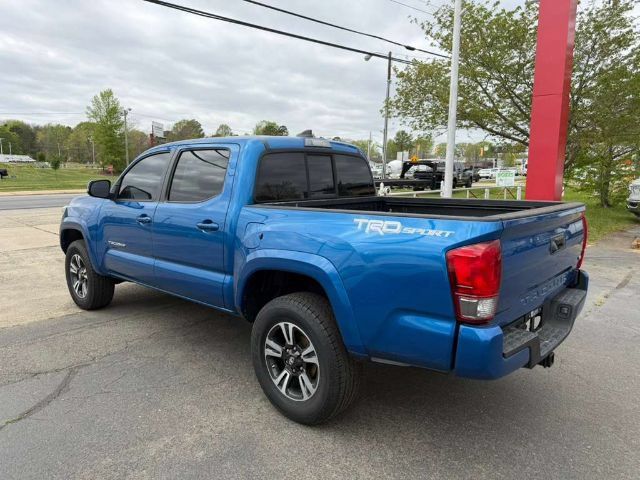 Used 2016 Toyota Tacoma TRD Sport w/ Towing Package RWD image 4