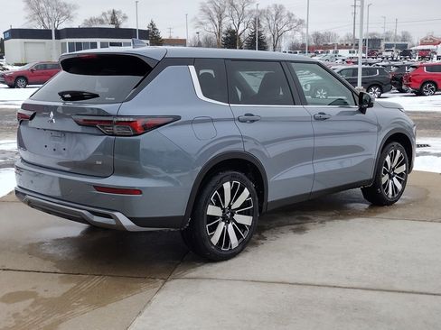 New 2026 Mitsubishi Outlander SE image 14